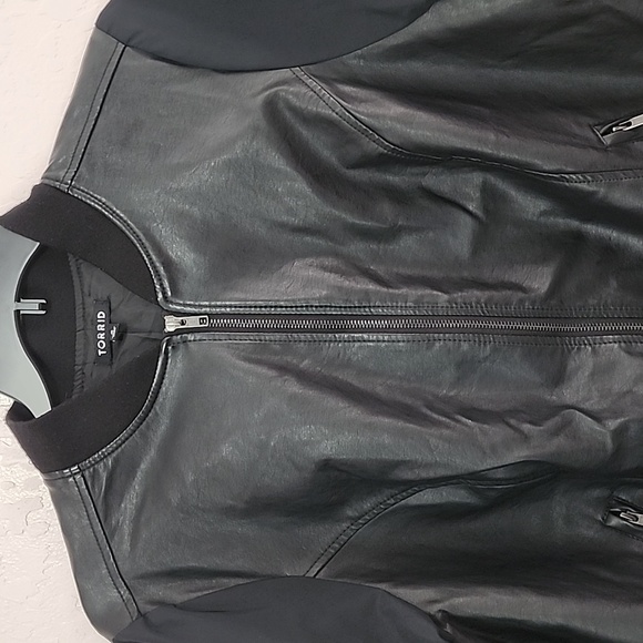 Torrid Jacket Size: 2 - Picture 6 of 17